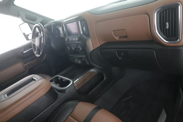 Used 2022 White Chevrolet High Country image 32