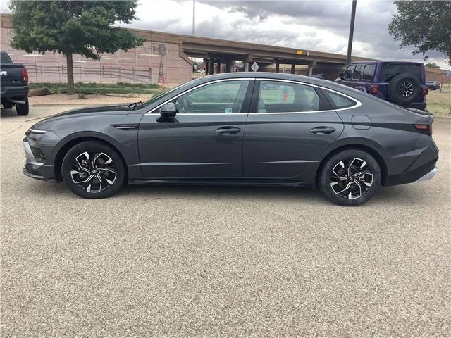 Used 2025 Portofino Gray Hyundai SEL Front-Wheel Drive image 5