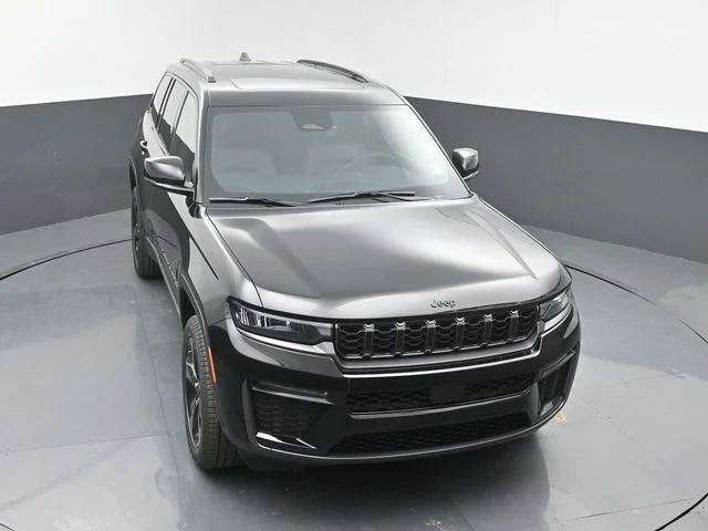 New 2026 Diamond Black Crystal Pearlcoat Jeep Limited image 38