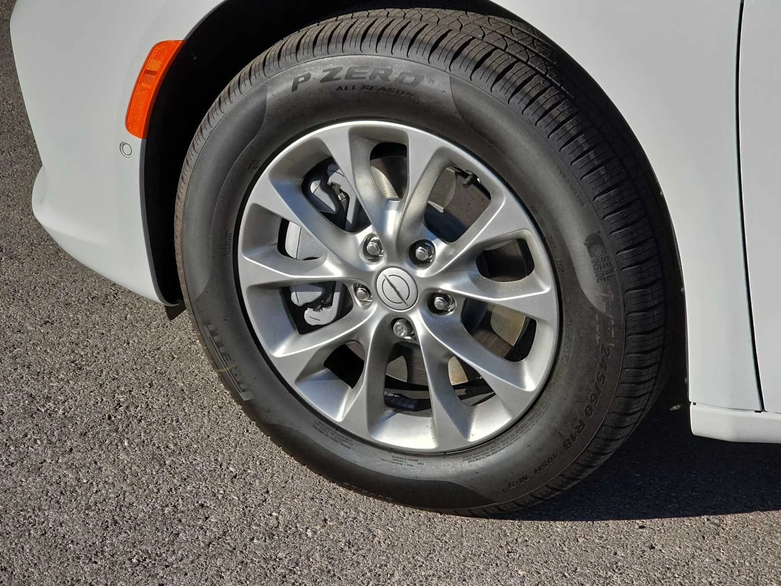 New 2026 Bright White Clear-Coat Exterior Paint Chrysler Select image 12