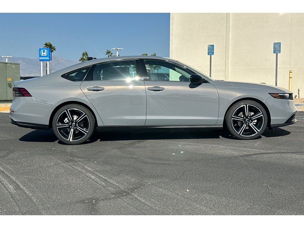 New 2026 Urban Gray Pearl Honda SE image 3