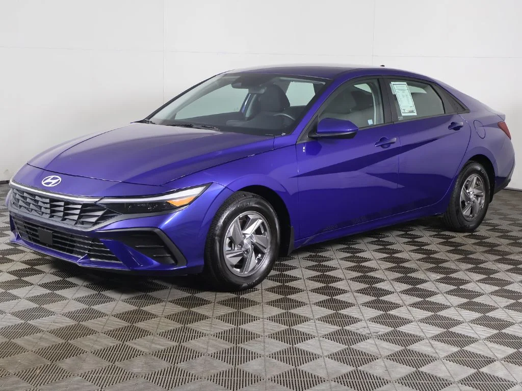 Used 2025 Blue Hyundai SE image 6