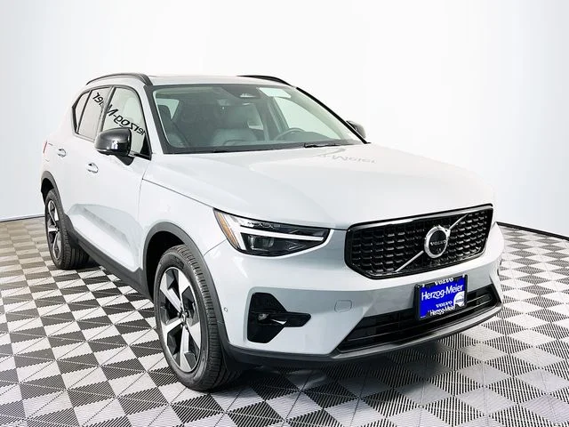 2026 Volvo XC40 B5 Plus Dark AWD's photo