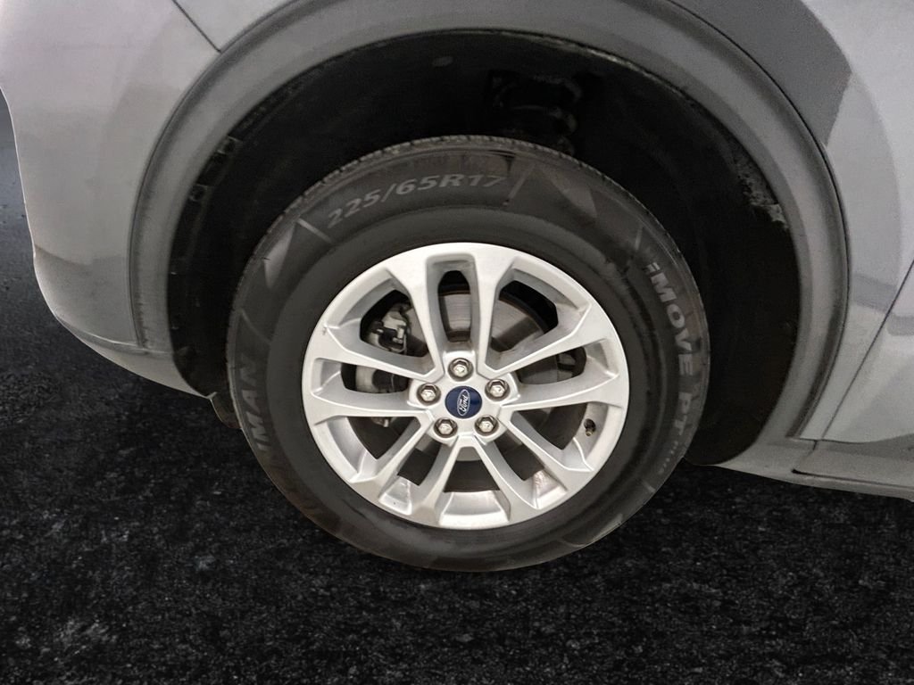 Used 2022 Gray Ford SE image 27