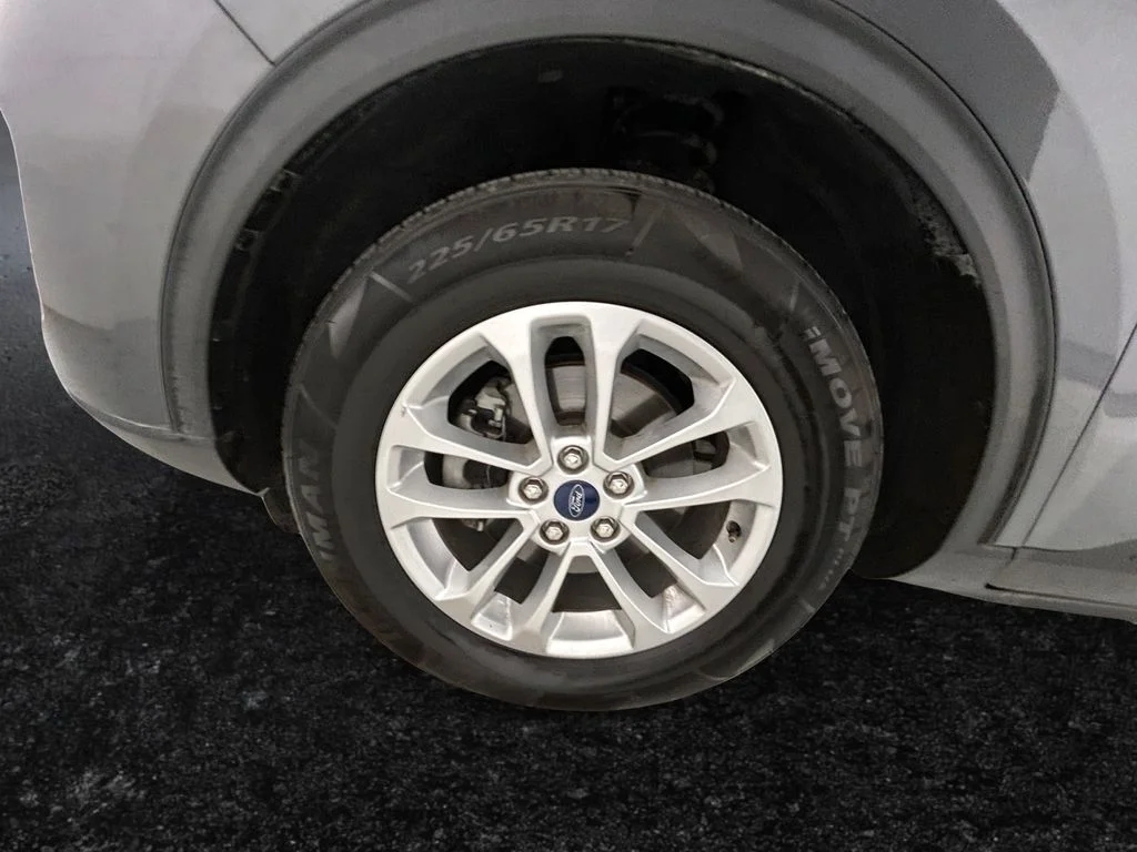 Used 2022 Gray Ford SE image 27
