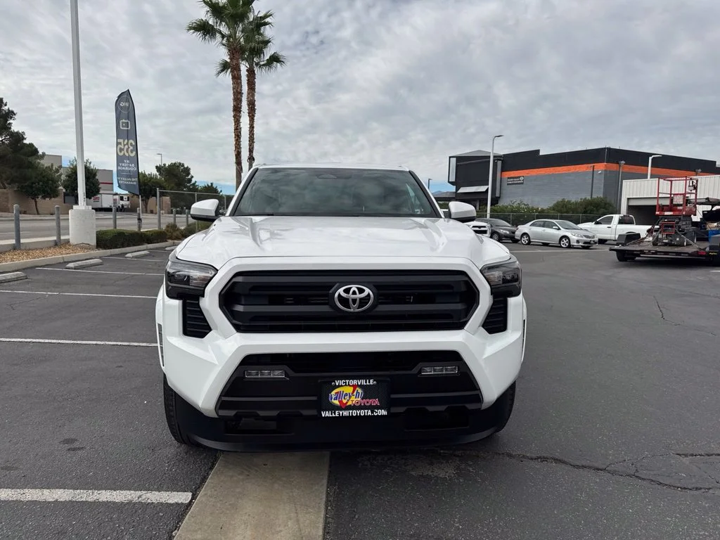 Used 2025 White Toyota SR5 image 4