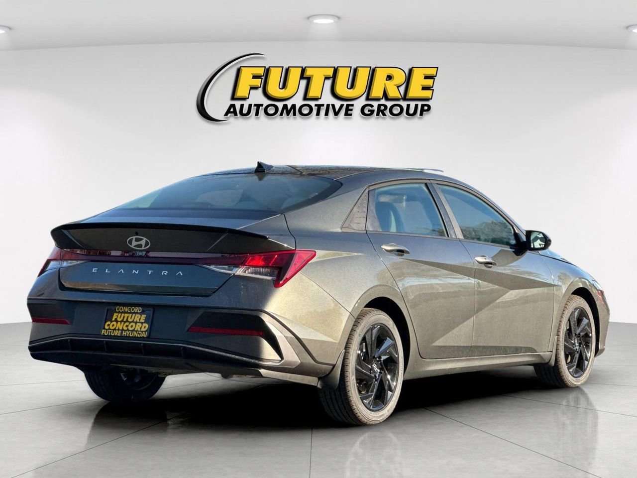New 2026 Gray Hyundai SEL Sport Plus image 3