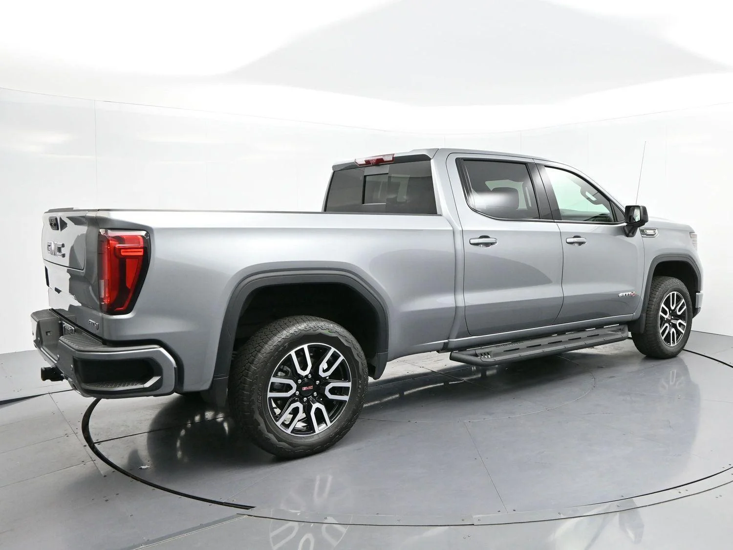 Used 2025 Sterling Metallic GMC AT4 image 7