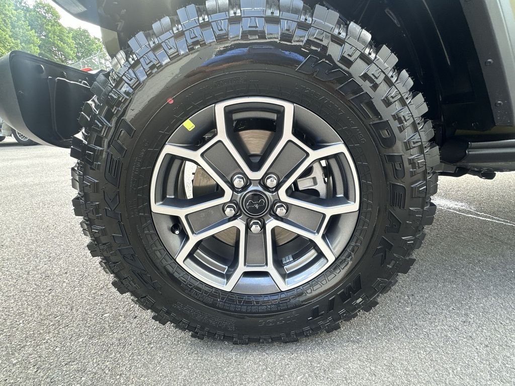 Used 2025 Green Jeep Mojave image 16