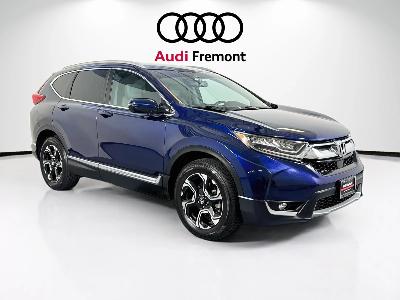 Used 2018 Obsidian Blue Pearl Honda Touring image 3