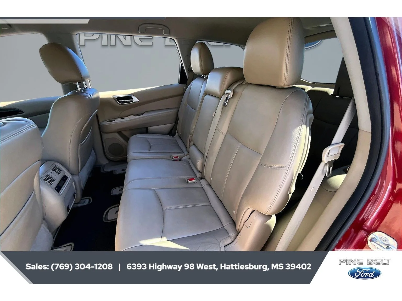 Used 2014 Cayenne Red Nissan SL image 19