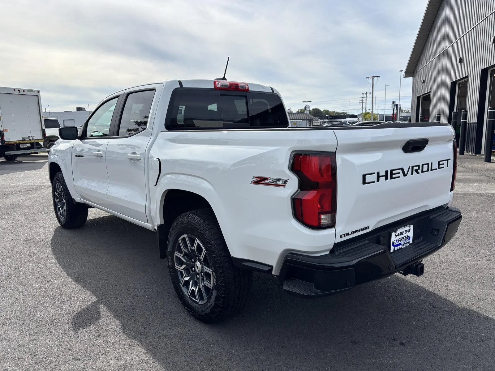 New 2026 Summit White Chevrolet Z71 image 9