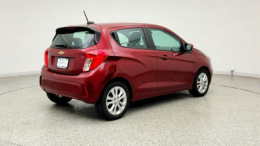 Used 2022 Crimson Chevrolet 4dr Hatchback CVT 1LT image 5