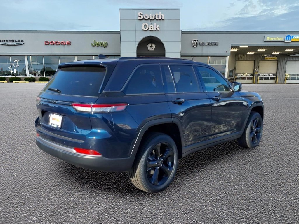 New 2027 Fathom Blue Pearl-Coat Paint Jeep Limited image 3
