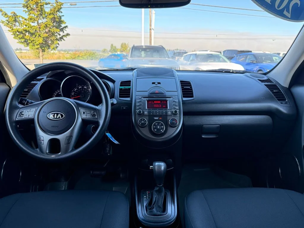 Used 2011 Titanium Kia + image 19