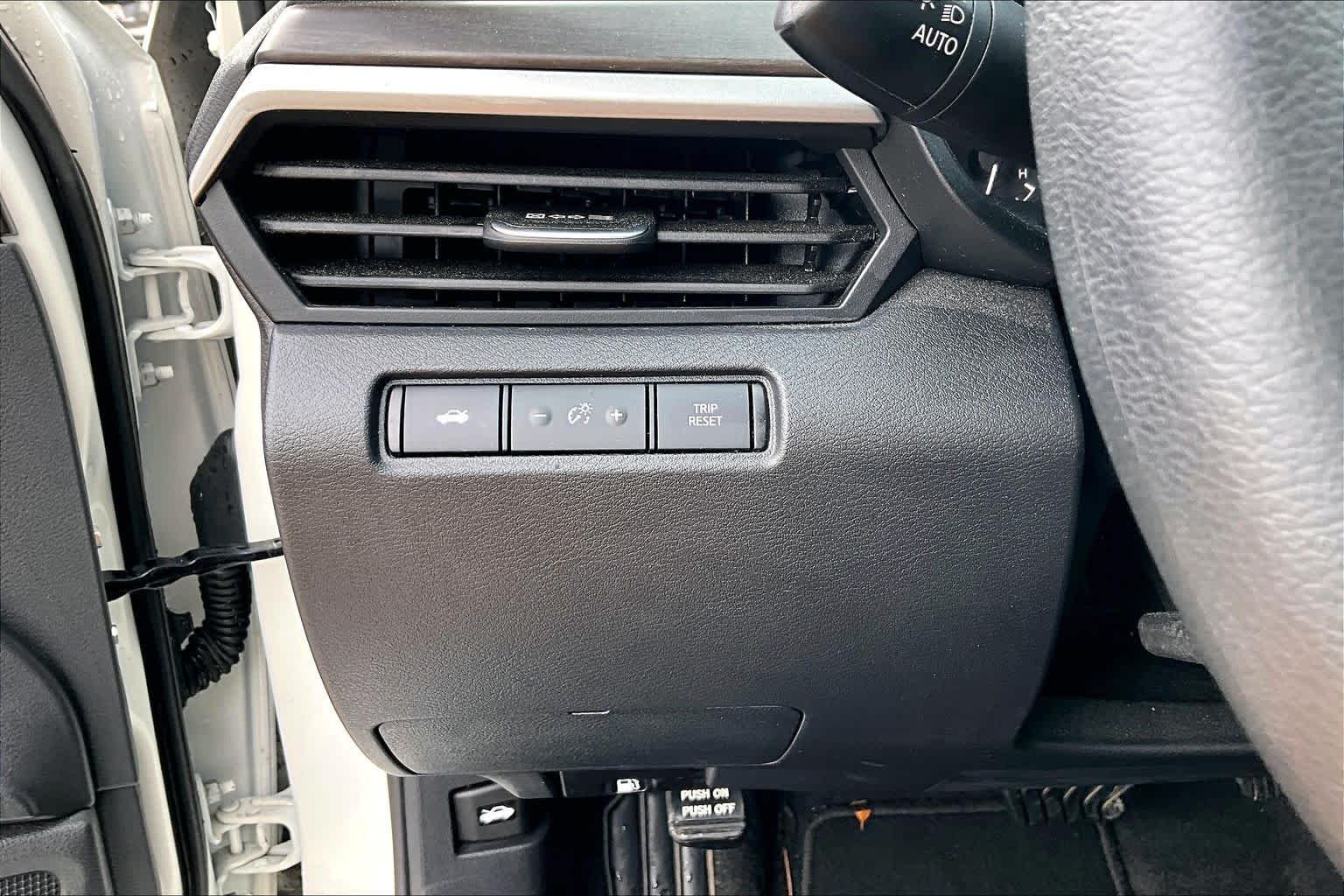 Used 2025 Glacier White Nissan SV image 31