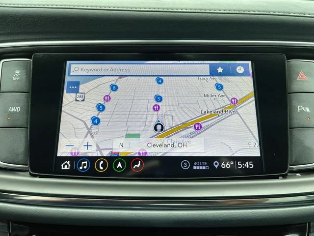 Used 2021 Summit White Buick Essence image 22