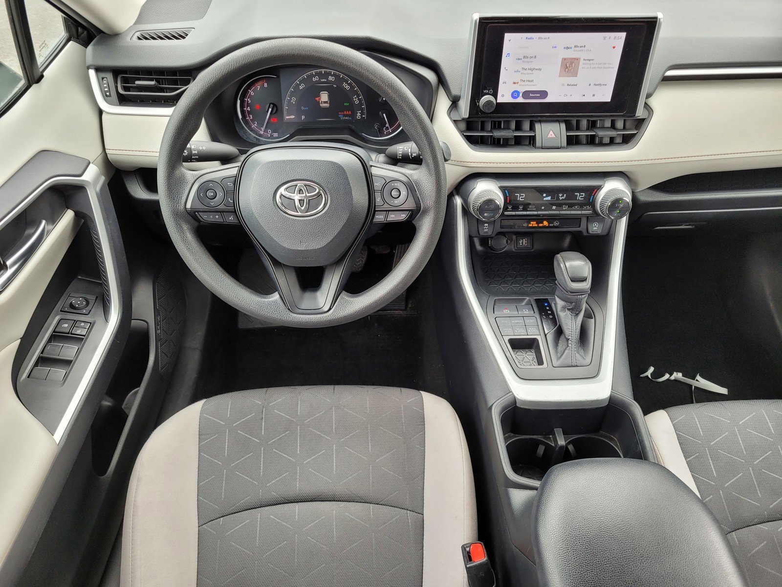 2024 Toyota RAV4 XLE - Photo 13