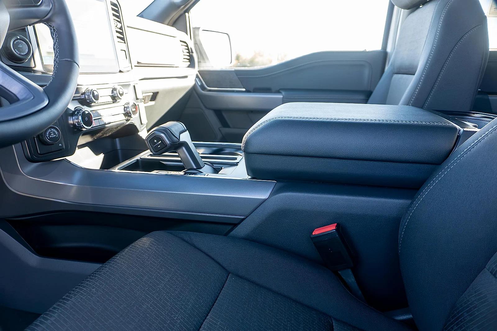 New 2026 Oxford White Ford XLT image 13