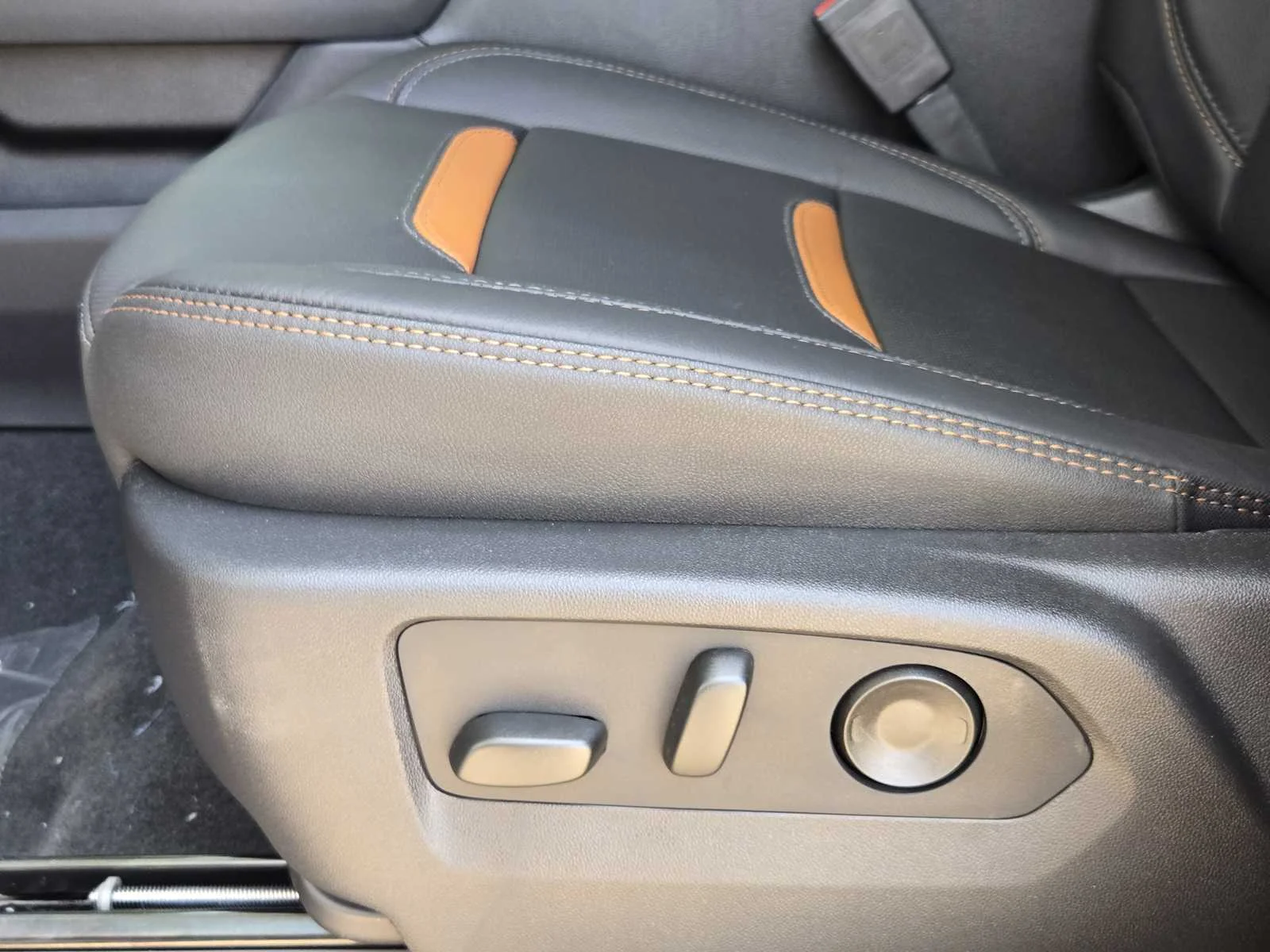 New 2026 Titanium Rush Metallic GMC AT4 image 16