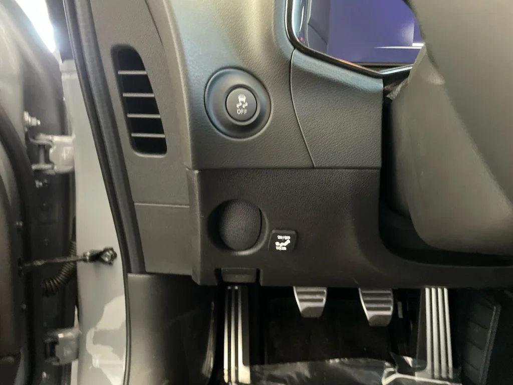 New 2026 Boulder Gray Pearl / Super Black Two-tone Nissan Performance image 12
