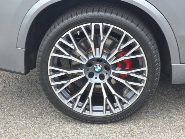 Used 2025 Gray BMW xDrive40i image 9