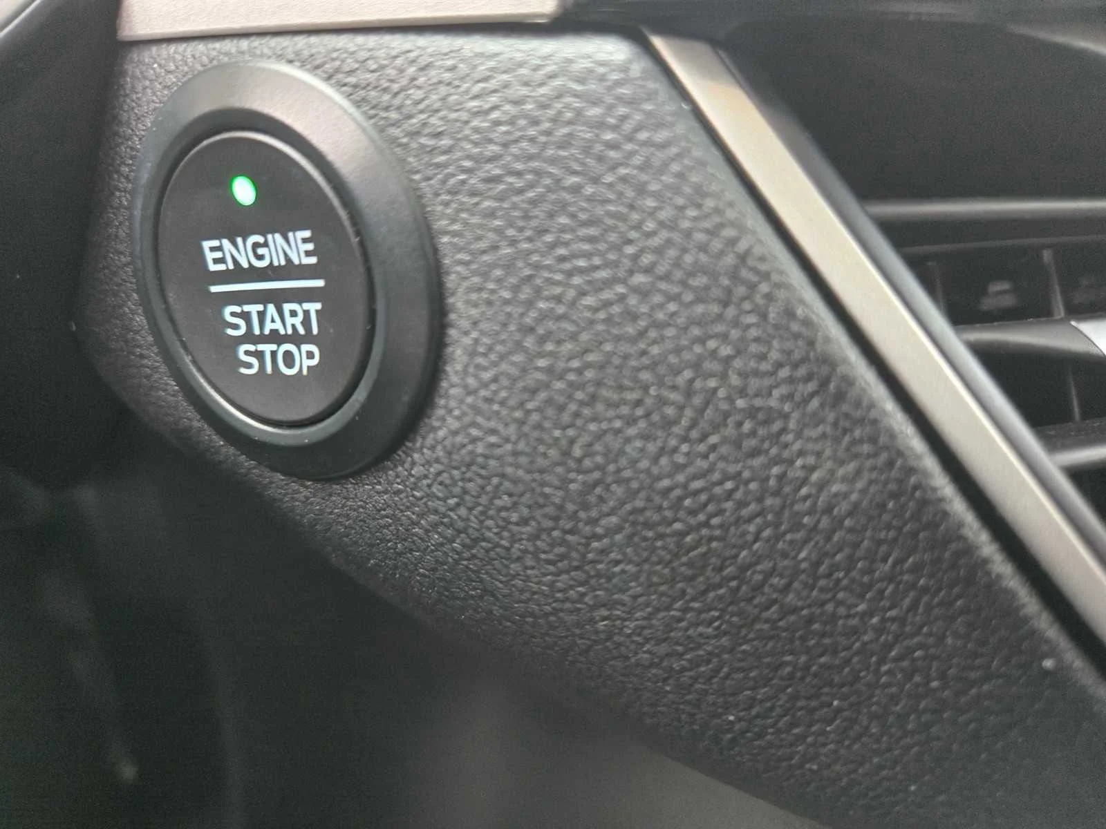 Used 2020  Ford SEL image 20