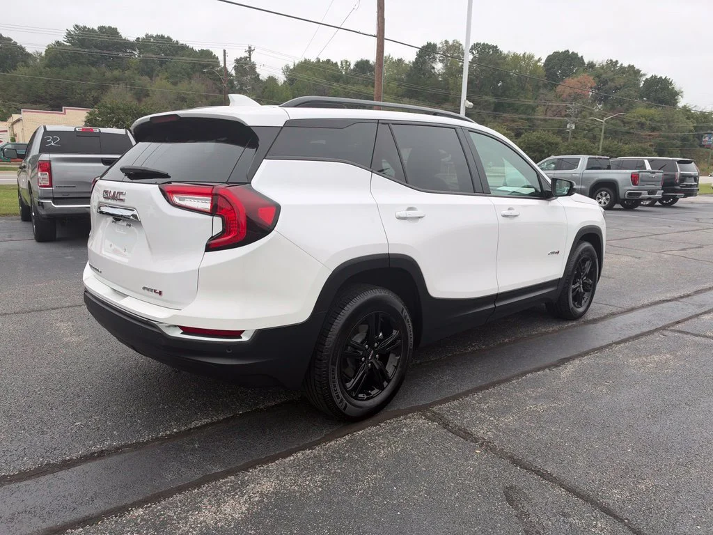 Used 2022 WHITE FROST TRICOAT GMC AT4 image 9