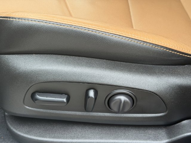 Used 2021 IRIDESCENT PEARL TRICOAT Chevrolet Premier image 21