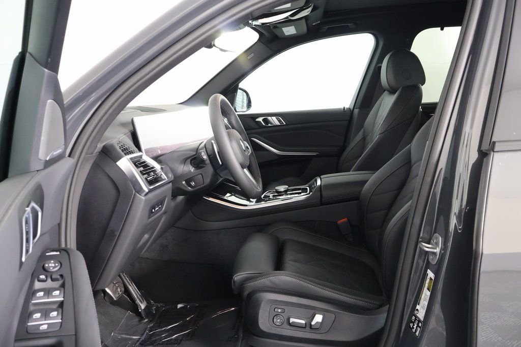 New 2026 Dravit Grey Metallic BMW xDrive40i image 5