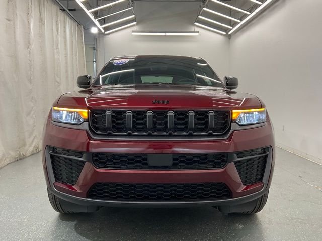 New 2026 Velvet Red Pearl-Coat Exterior Paint Jeep Altitude image 3