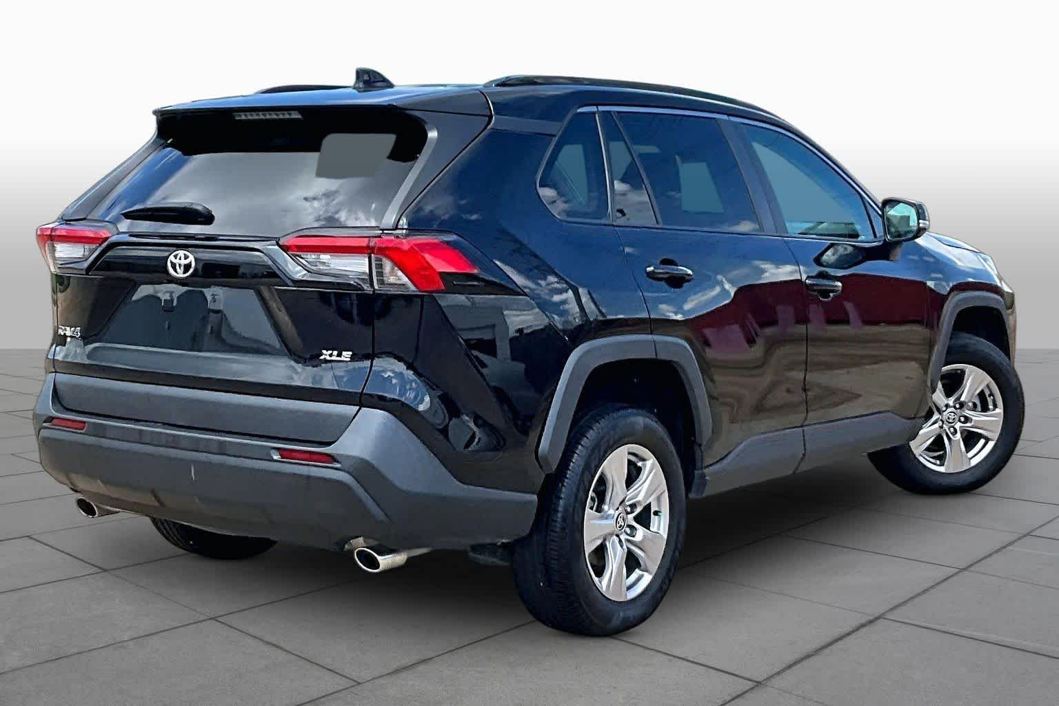 2023 Toyota RAV4 XLE - Photo 13