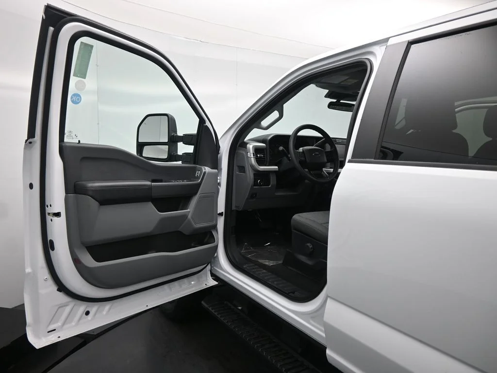 New 2026 Oxford White Ford XL image 8