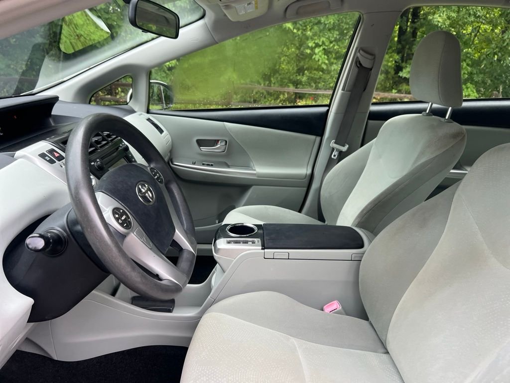 Used 2012 White Toyota Two image 22