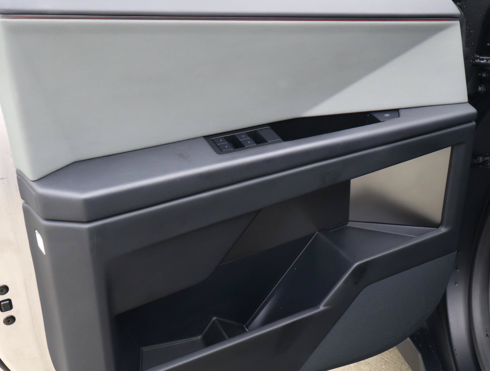 2024 Tesla Cybertruck Cyberbeast - Photo 14