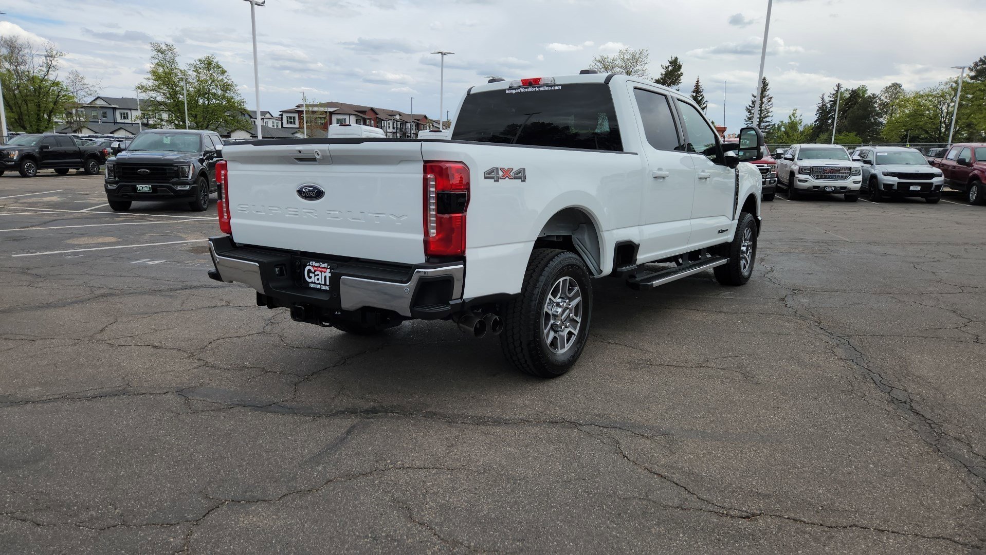 Certified Used 2025 Oxford White Ford LARIAT image 14