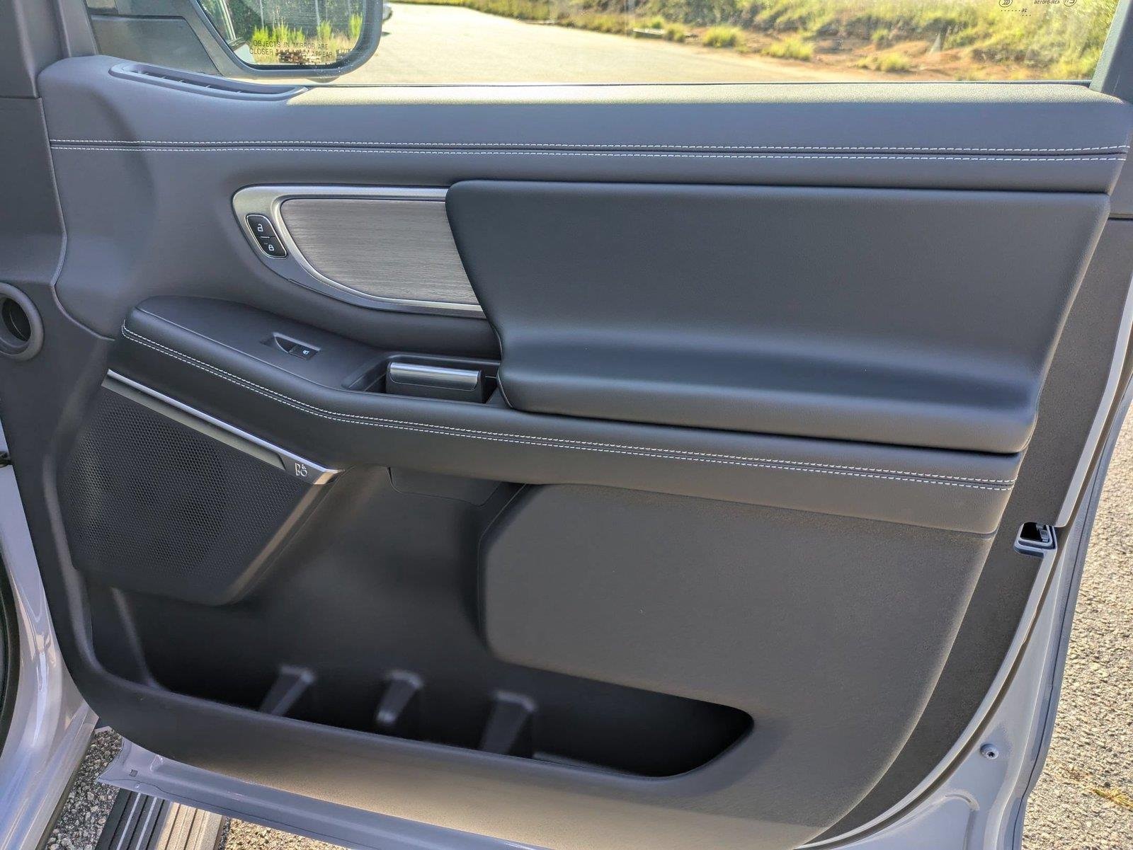 New 2027 Glacier Gray Metallic Tri-Coat Ford MAX Platinum image 33