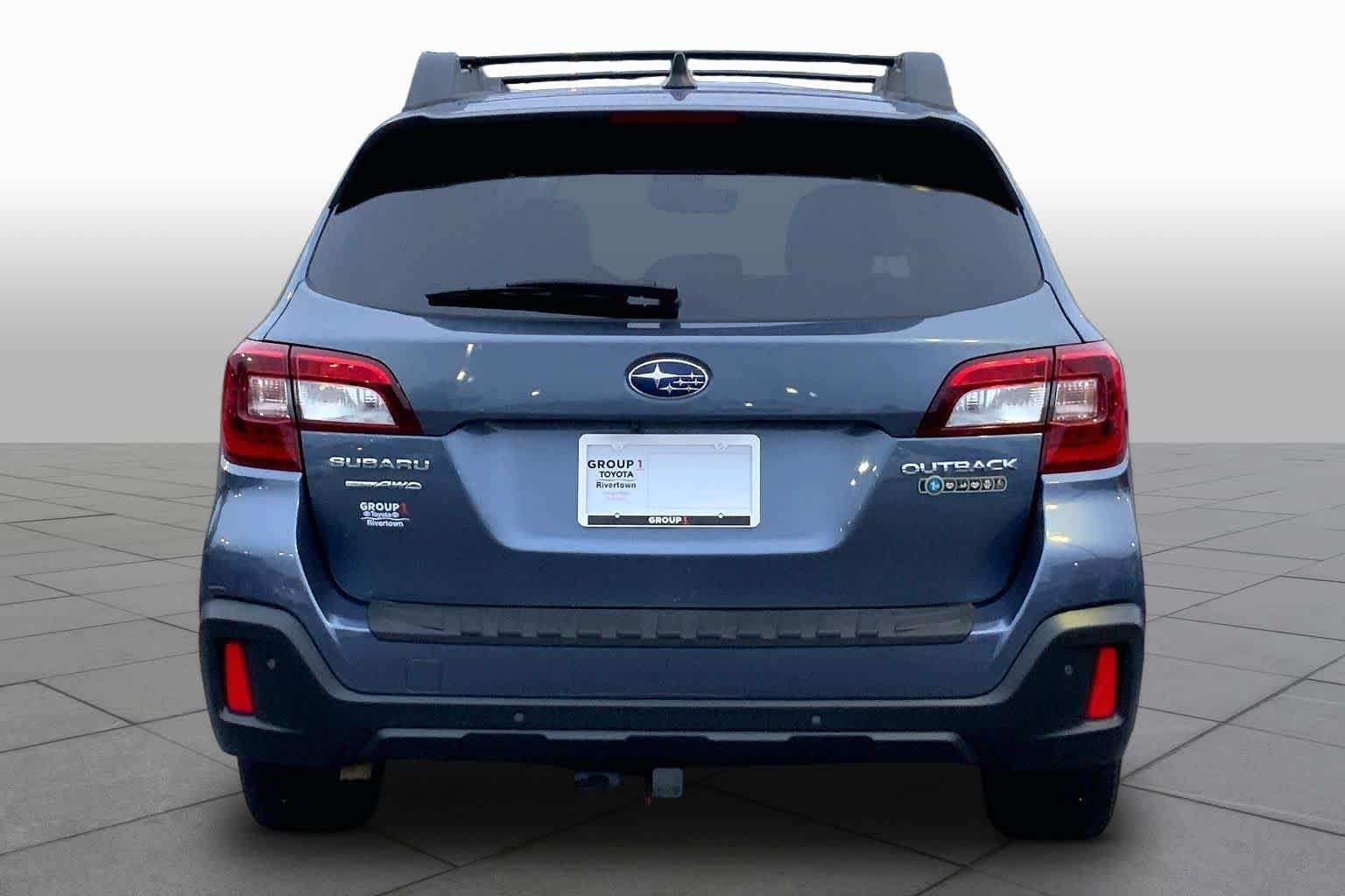 Used 2018 Twilight Blue Metallic Subaru Limited image 4