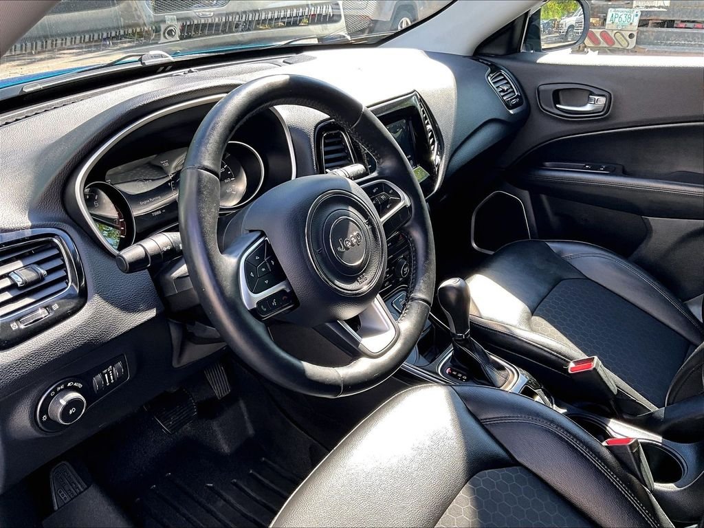Used 2018 Laser Blue Pearlcoat Jeep Latitude image 14