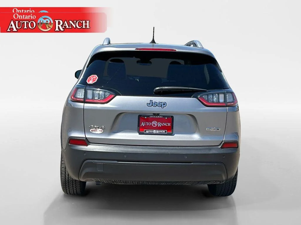 Used 2021 Billet Silver Metallic Clearcoat Jeep Latitude Plus image 4
