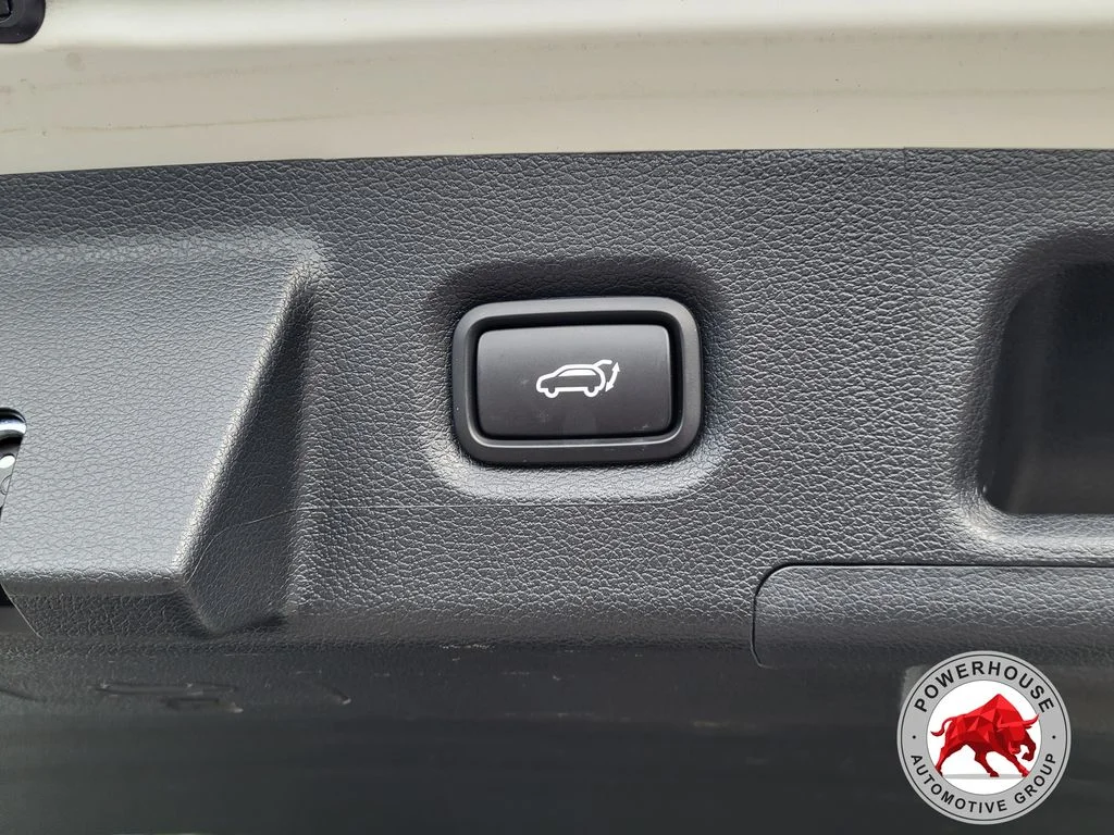 Used 2023 White Hyundai SEL image 15
