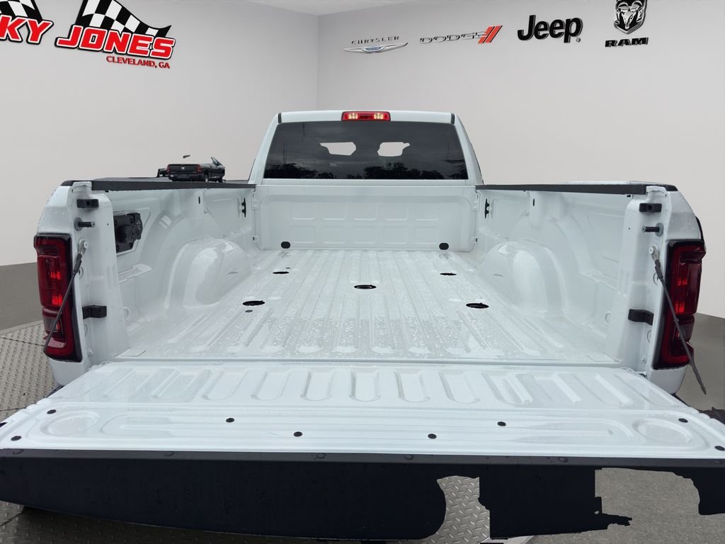 New 2026 Bright White Clear-Coat Exterior Paint RAM Tradesman image 9