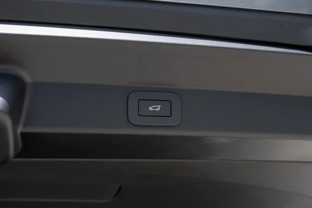 New 2026 Fuji White Land Rover Dynamic SE image 67