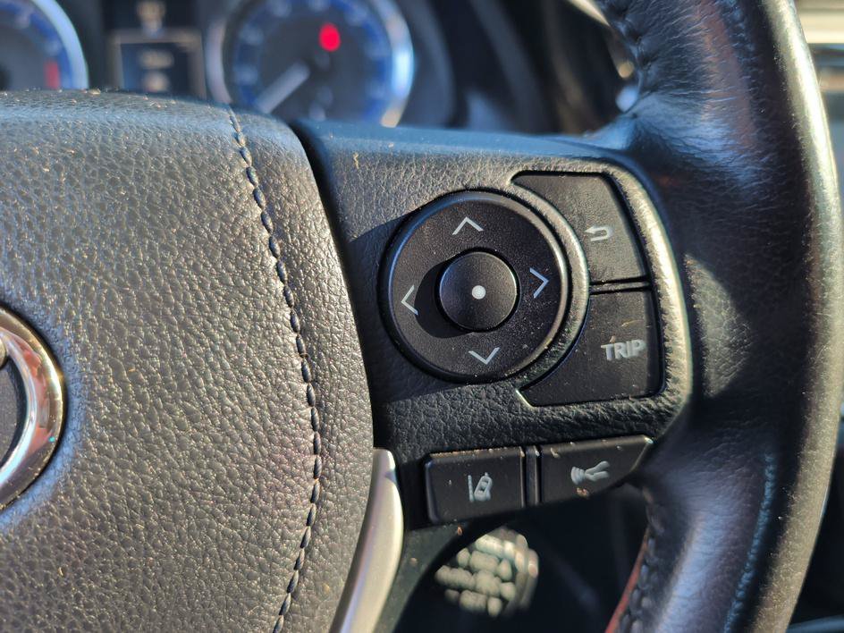 Used 2018 Classic Silver Metallic Toyota SE image 20