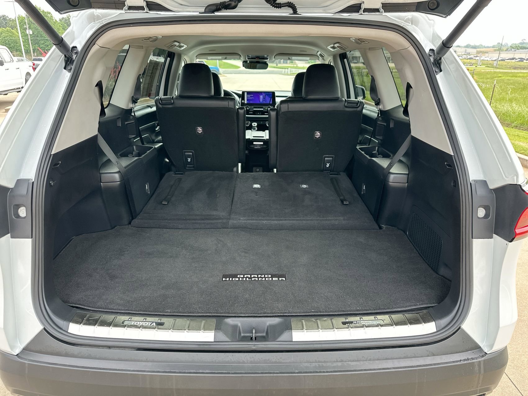 Used 2024 Wind Chill Pearl Toyota XLE image 23