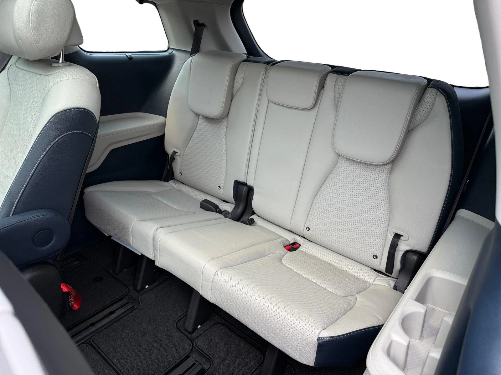 Used 2025 Snow White Pearl Kia SX Prestige image 22