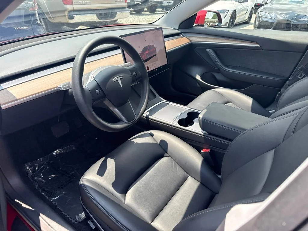 Used 2022 Red Tesla Long Range image 3