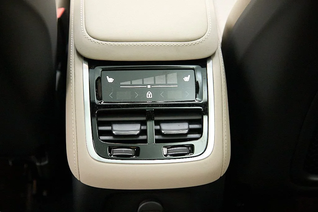 New 2026 Vapour Grey Volvo Plus image 25