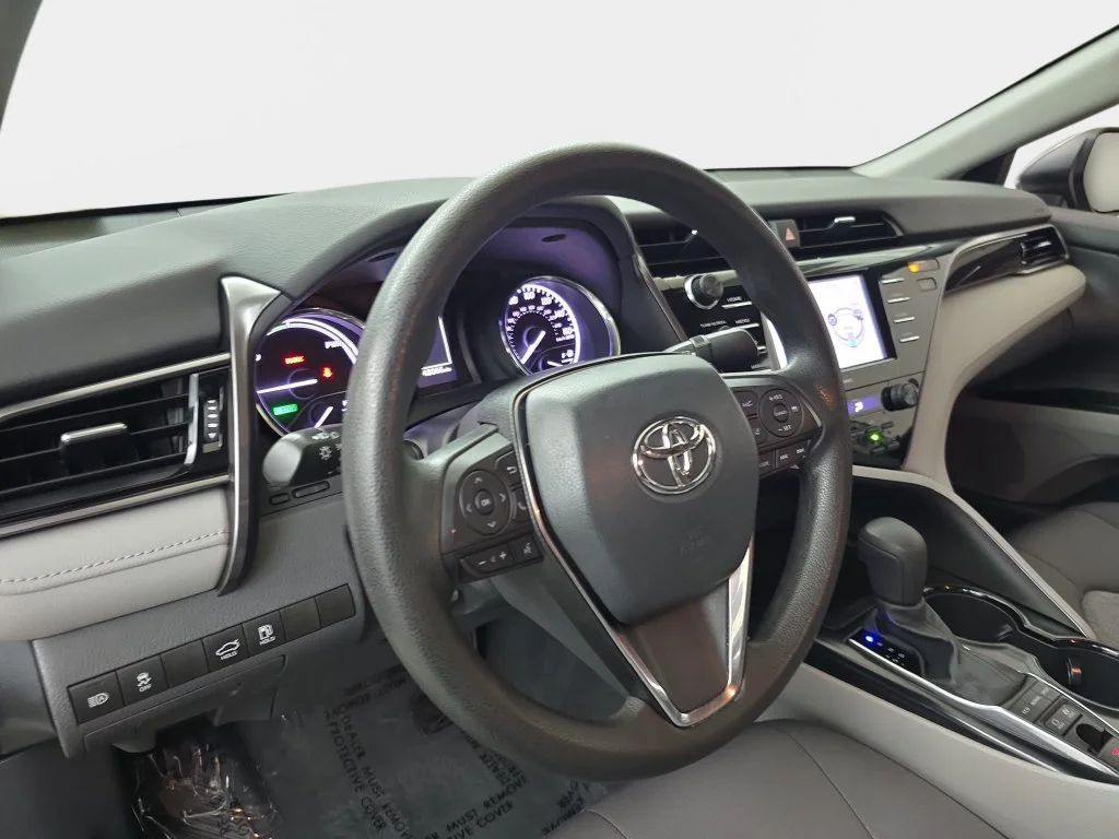 Used 2020 Gray Toyota LE image 12