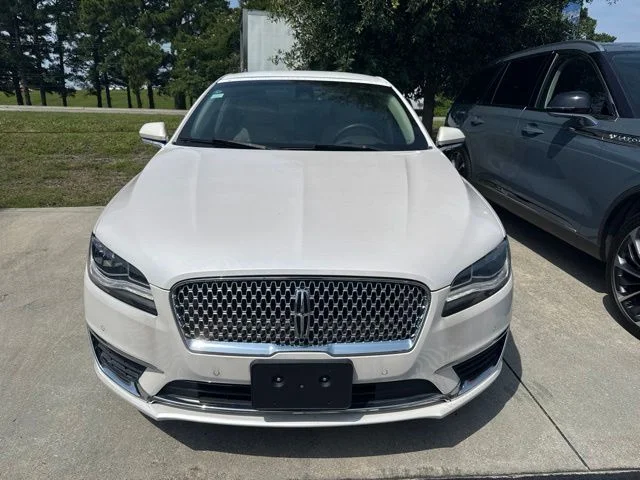 Used 2019 White Lincoln Reserve image 2